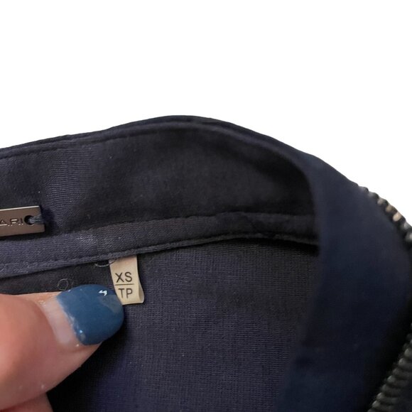 Elie Tahari Zip V-Neck Top Womens Size XS Navy Blue - Picture 6 of 8